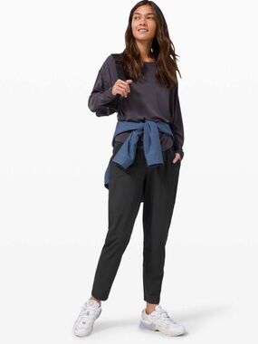 Lululemon Essential High-Rise Trouser Black size 6
